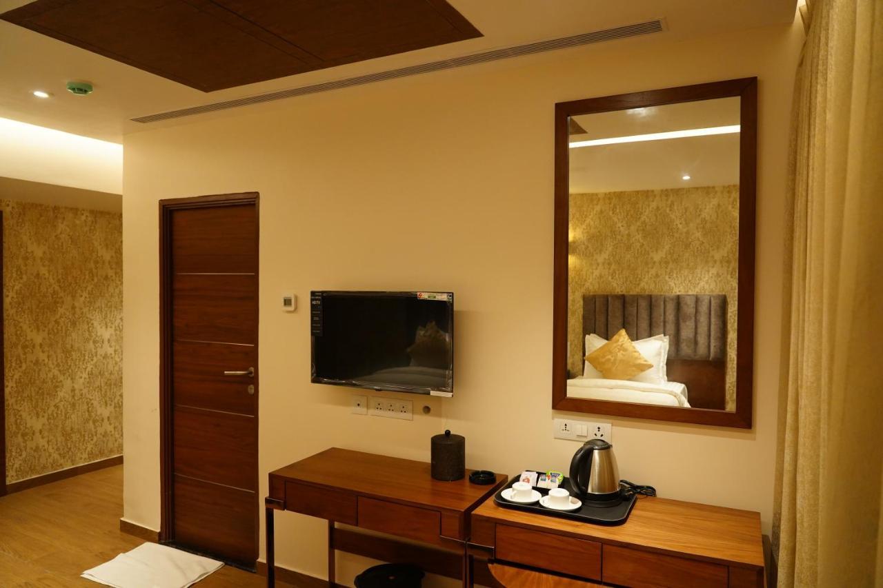 The Kings Park Grand-Near Us Consulate Hotell Chennai Exteriör bild