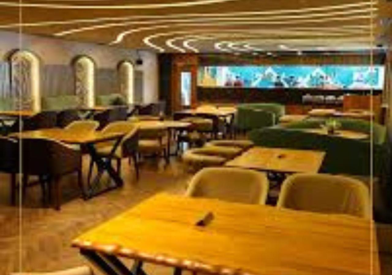 The Kings Park Grand-Near Us Consulate Hotell Chennai Exteriör bild