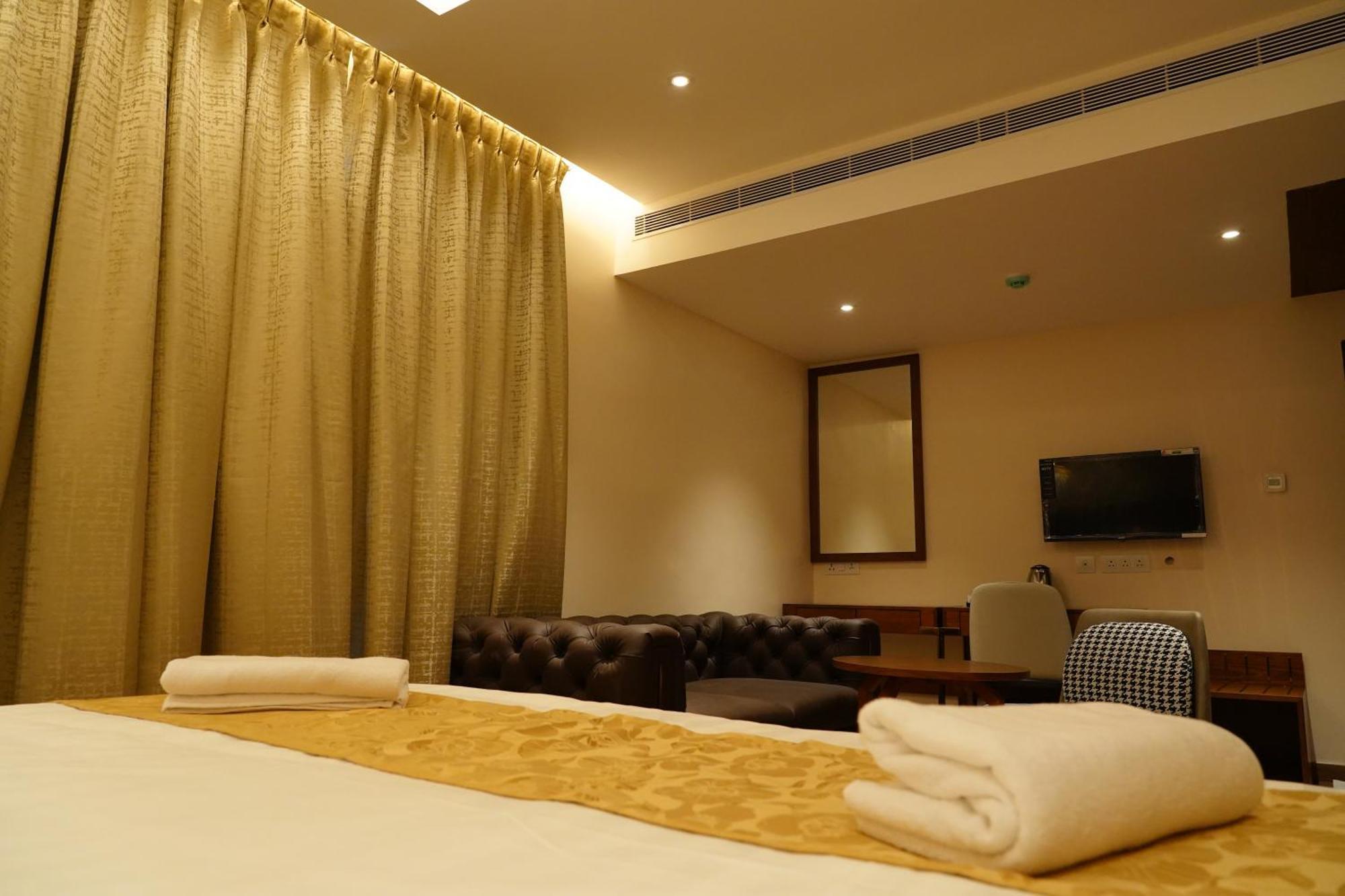 The Kings Park Grand-Near Us Consulate Hotell Chennai Exteriör bild