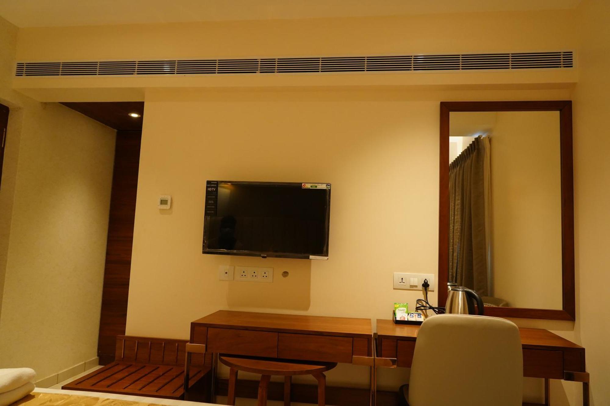 The Kings Park Grand-Near Us Consulate Hotell Chennai Exteriör bild