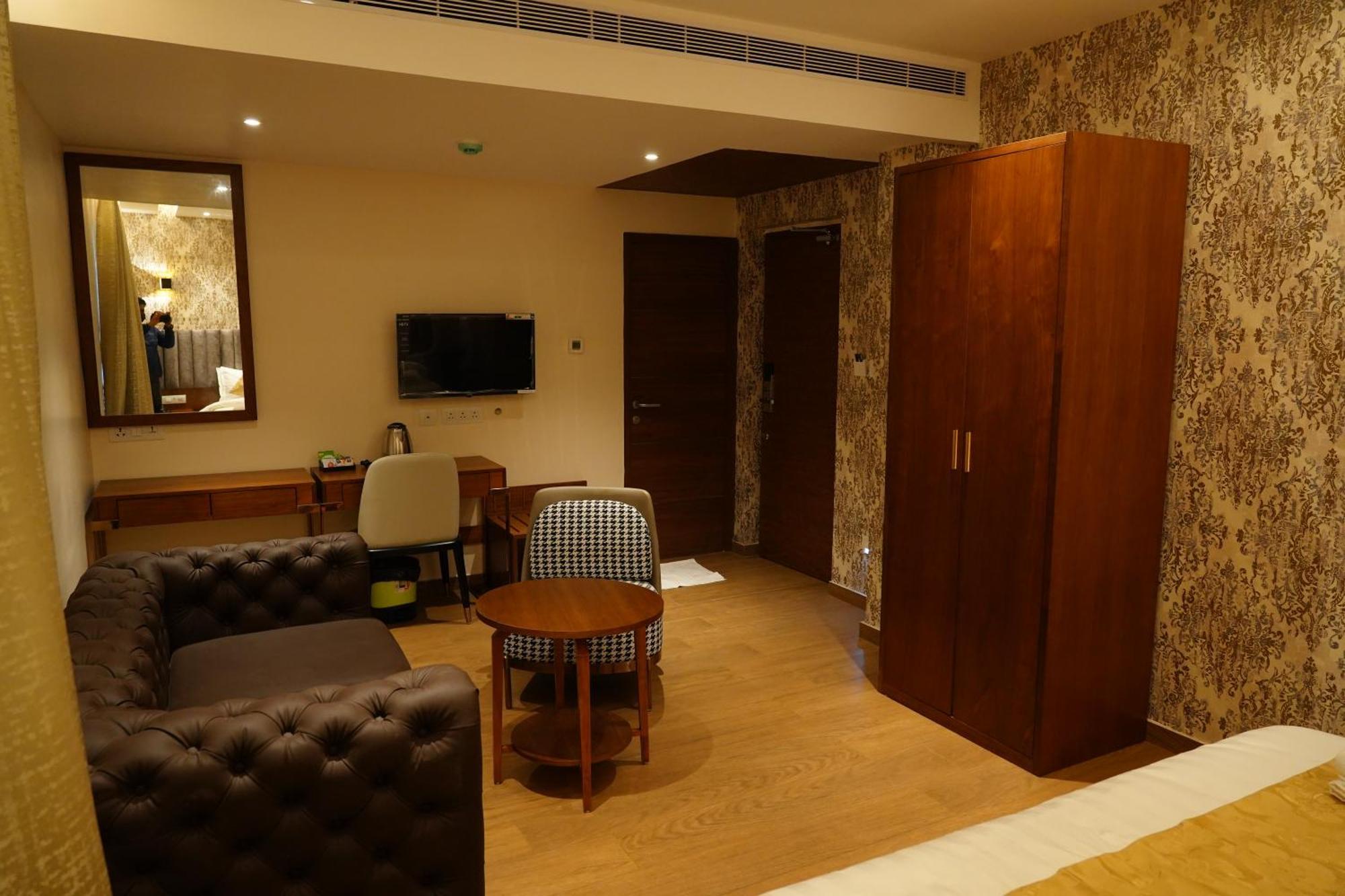 The Kings Park Grand-Near Us Consulate Hotell Chennai Exteriör bild