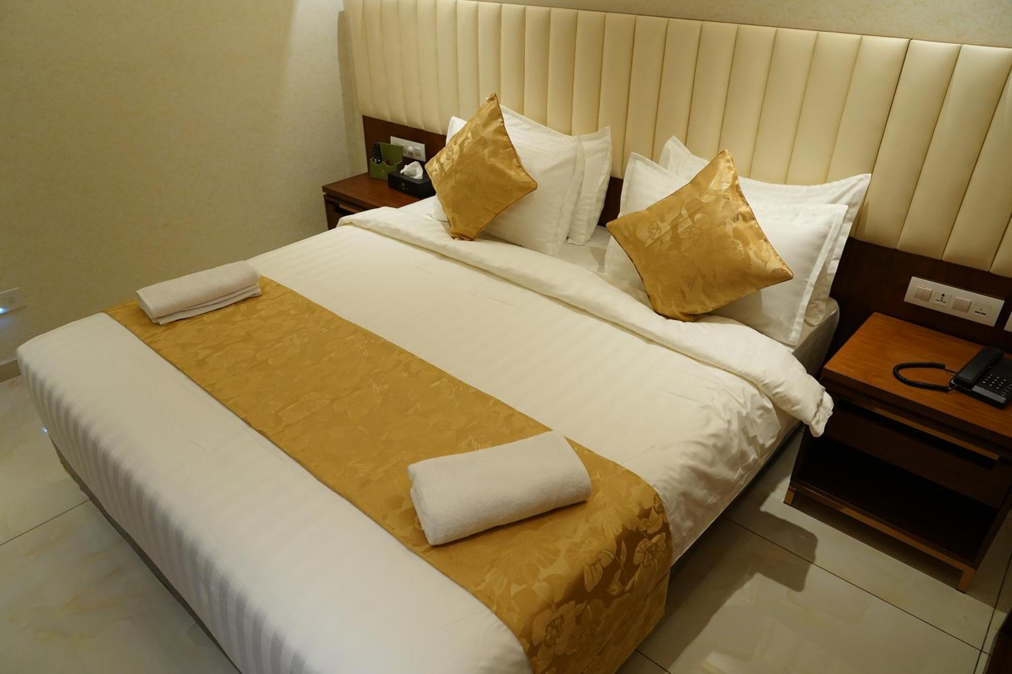 The Kings Park Grand-Near Us Consulate Hotell Chennai Exteriör bild